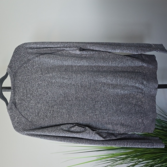 Lululemon Men's Engineered Warmth Long Sleeve in Black / White - Picture 4 of 6